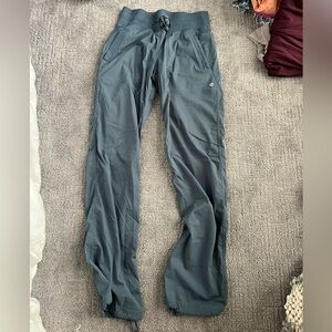 Lululemon pant size 4
